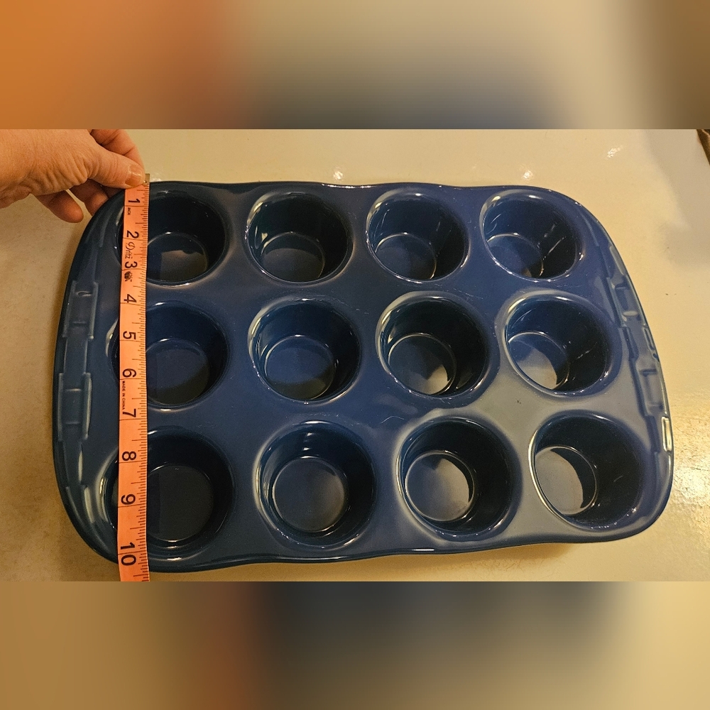 Longaberger Pottery Cornflower Blue Woven Traditions Full-Size Muffin Pan - Picture 4 of 4